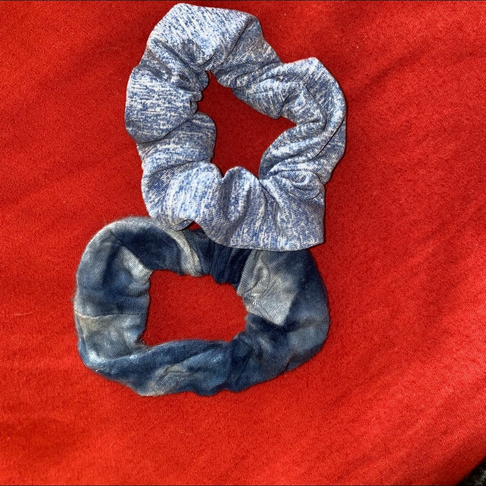 blue schrunchies